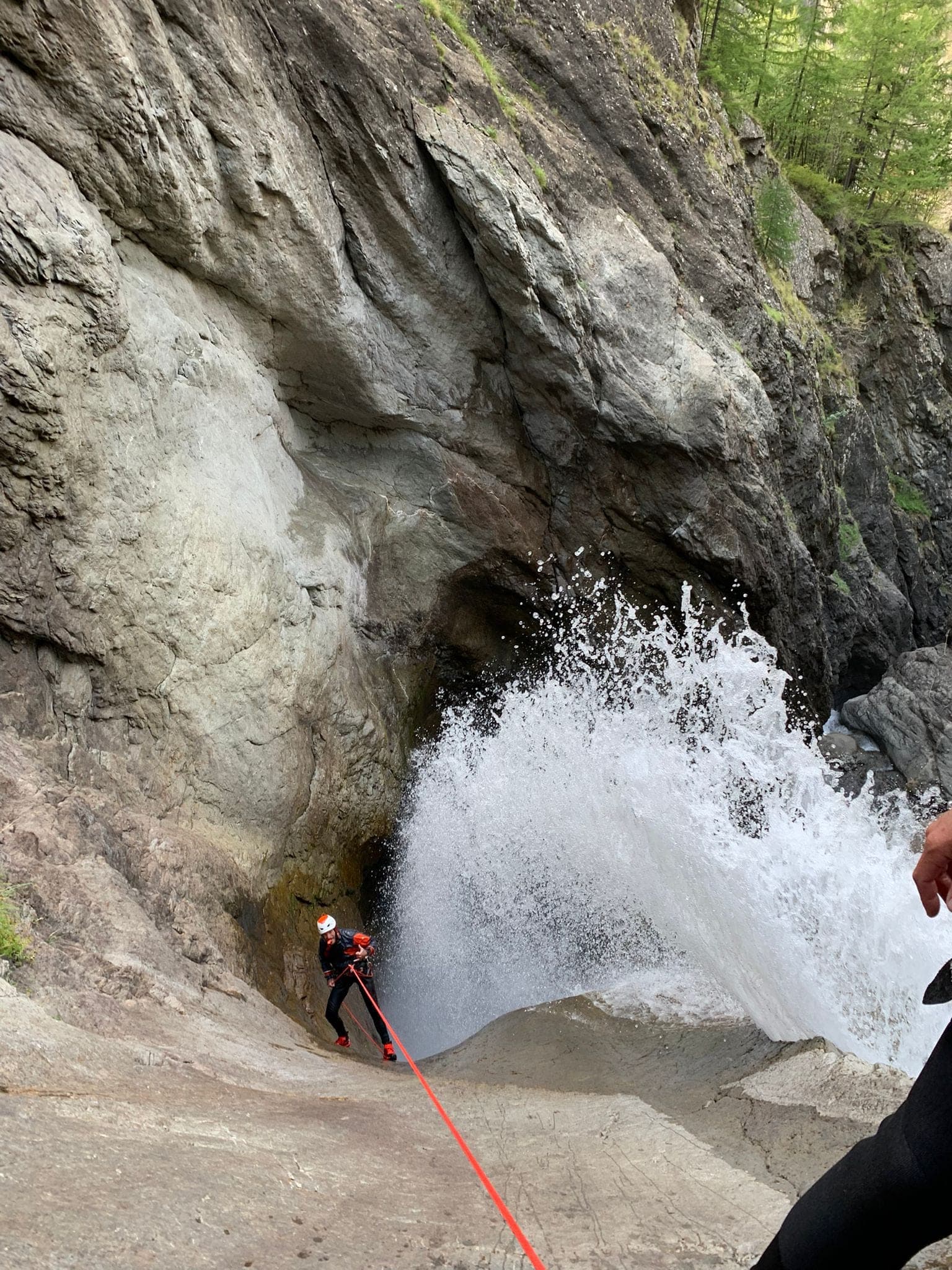 Soaked rappel in the Oules de Freissinières, Hautes-Alpes