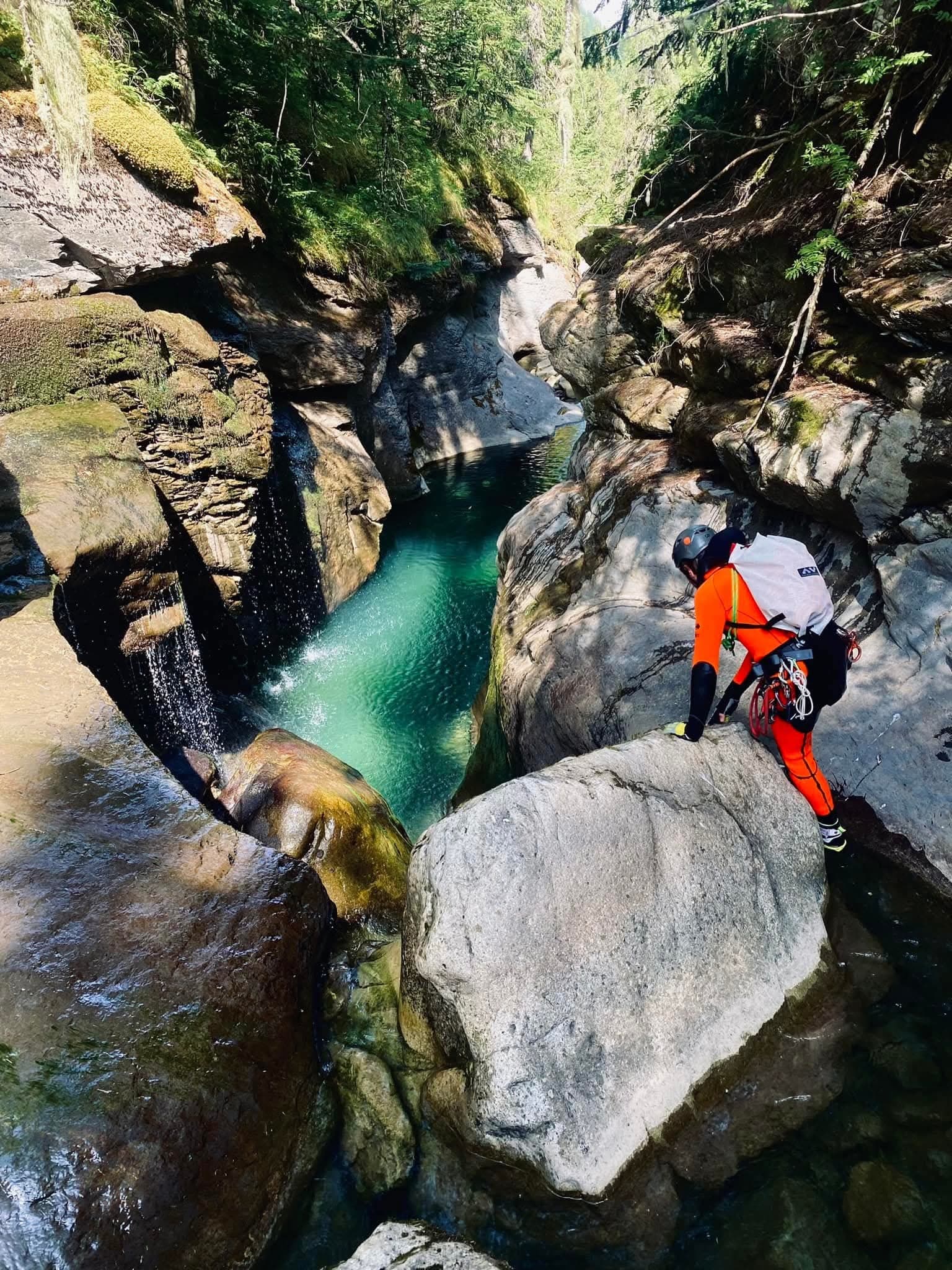 Big jump in a pool of the Lance aval canyon, Colmars